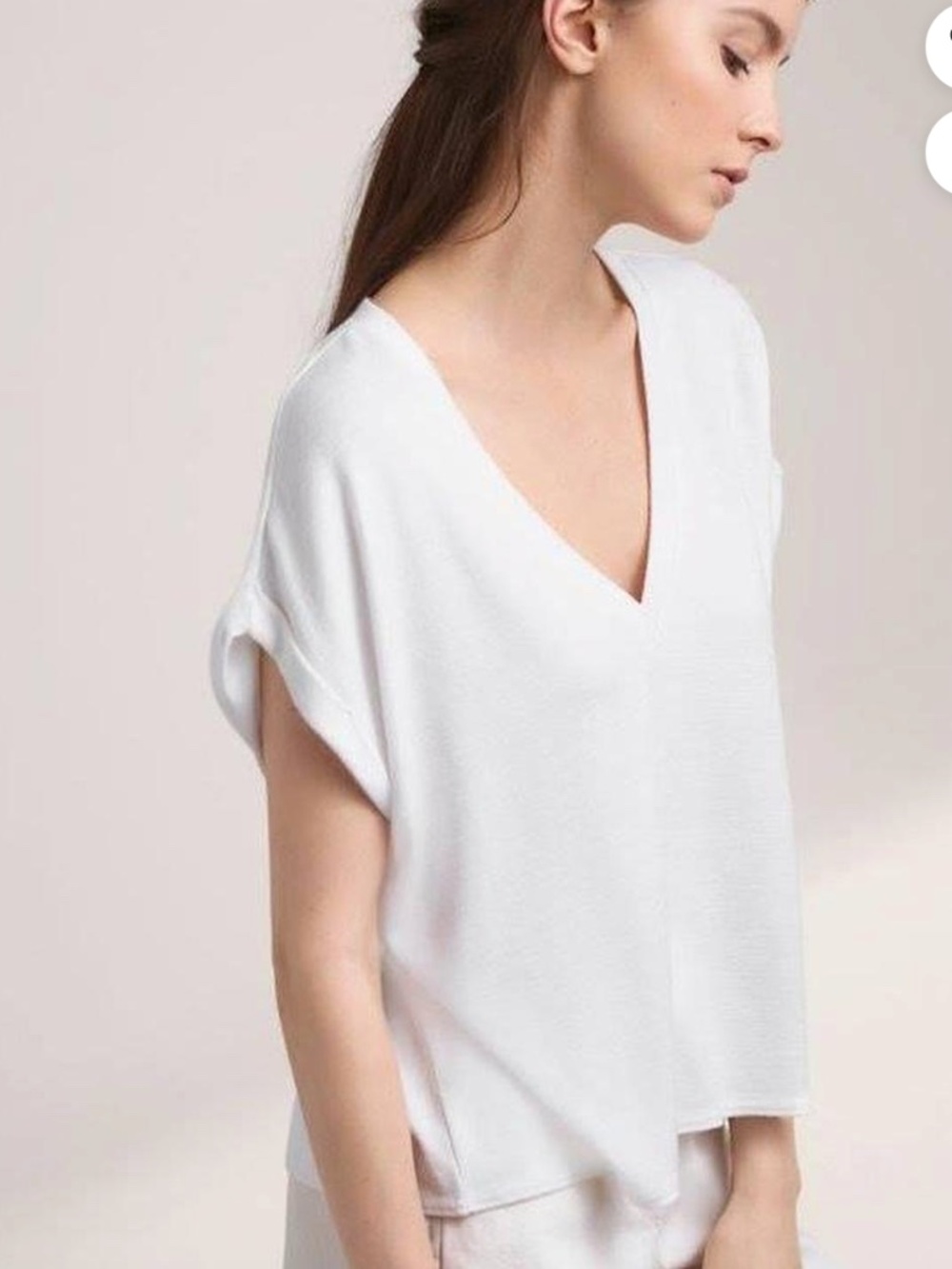 The Aritzia Wilfred Free Brosh Relaxed White Knit T-Shirt in size small